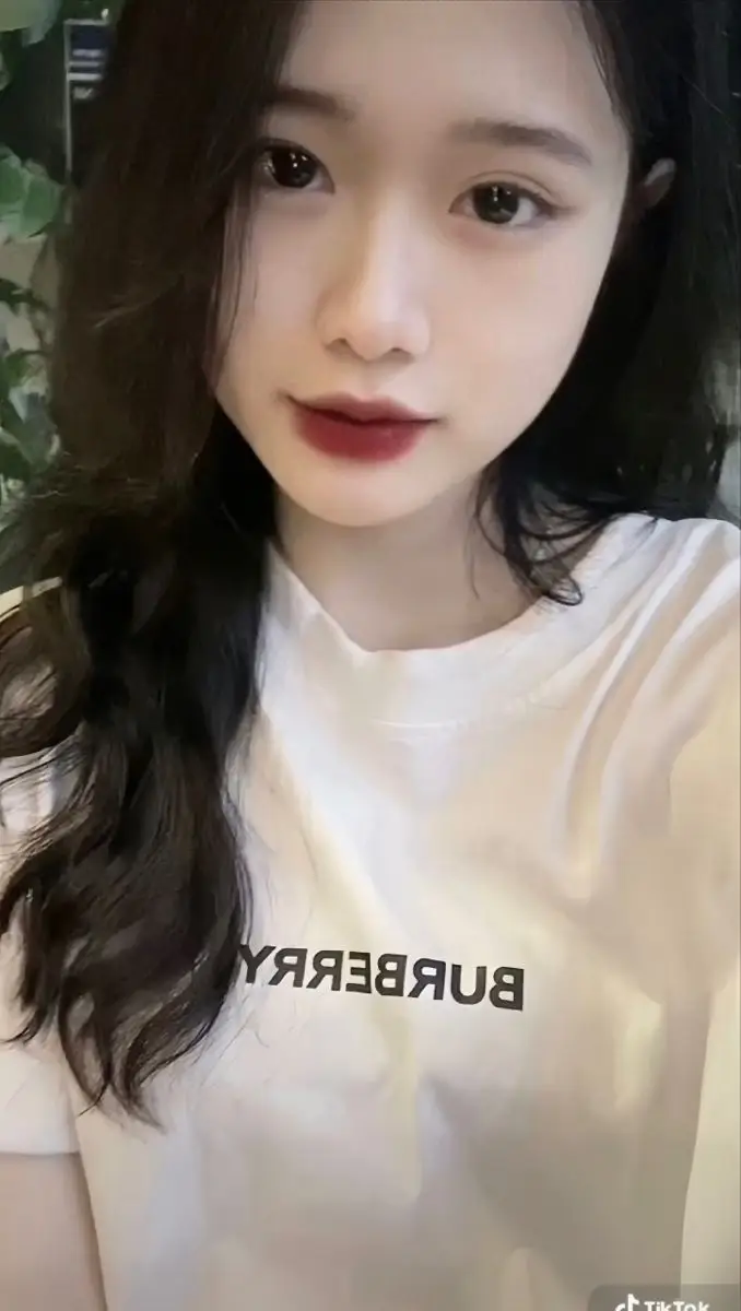 Ảnh Gái Xinh Chụp Cận Mặt: Khắc Họa Nét Đẹp Từ Chi Tiết 52