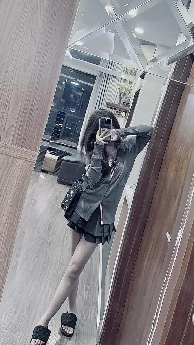 Ảnh gái xinh chụp dáng che mặt độc đáo 21