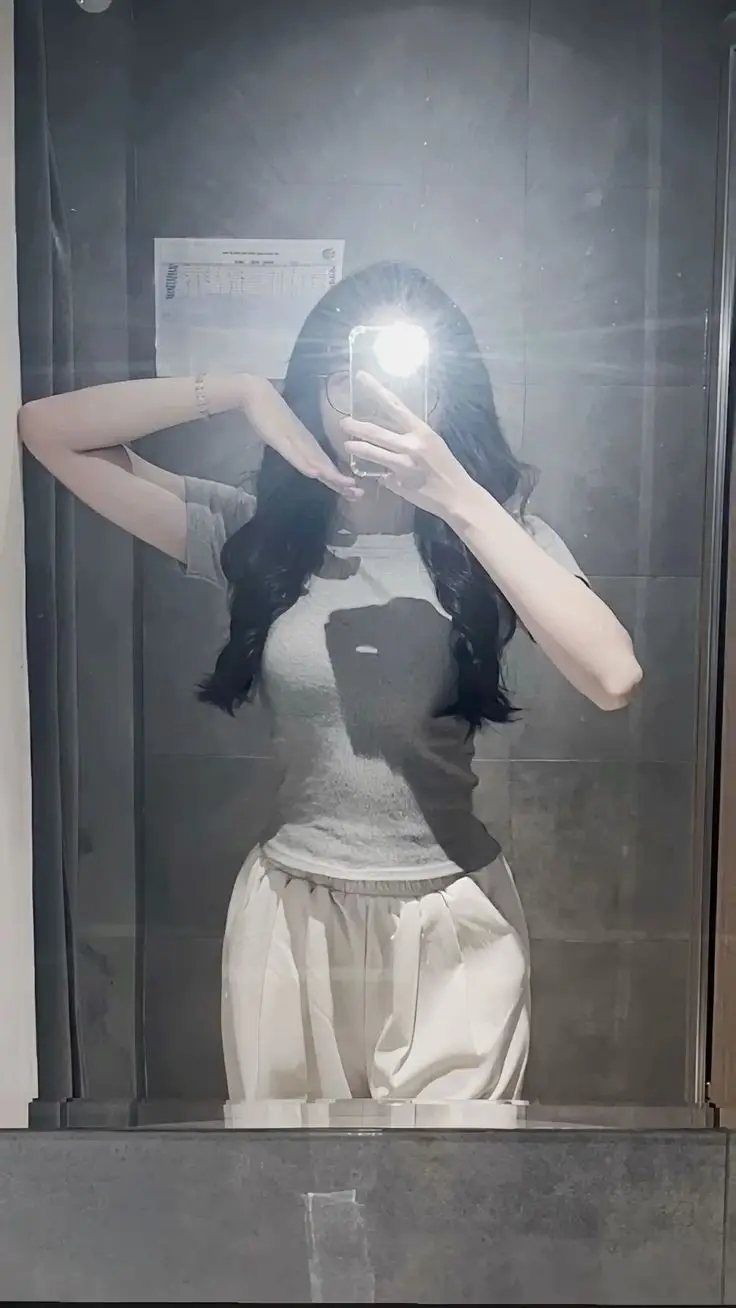 Ảnh gái xinh chụp dáng che mặt độc đáo 46