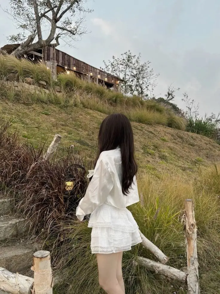 Ảnh Gái Xinh Chụp Sau Lưng - Bộ Ảnh Thể Hiện Phong Cách 3