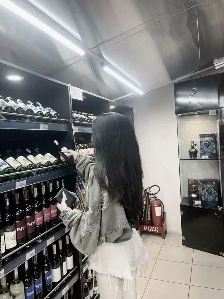 Ảnh Gái Xinh Chụp Sau Lưng - Bộ Ảnh Thể Hiện Phong Cách 7