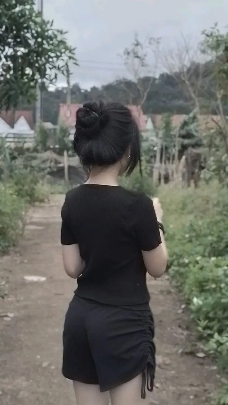 Ảnh Gái Xinh Chụp Sau Lưng - Bộ Ảnh Thể Hiện Phong Cách 11