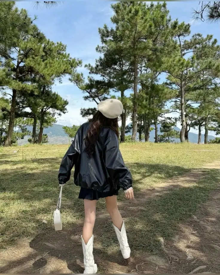 Ảnh Gái Xinh Chụp Sau Lưng - Bộ Ảnh Thể Hiện Phong Cách 16