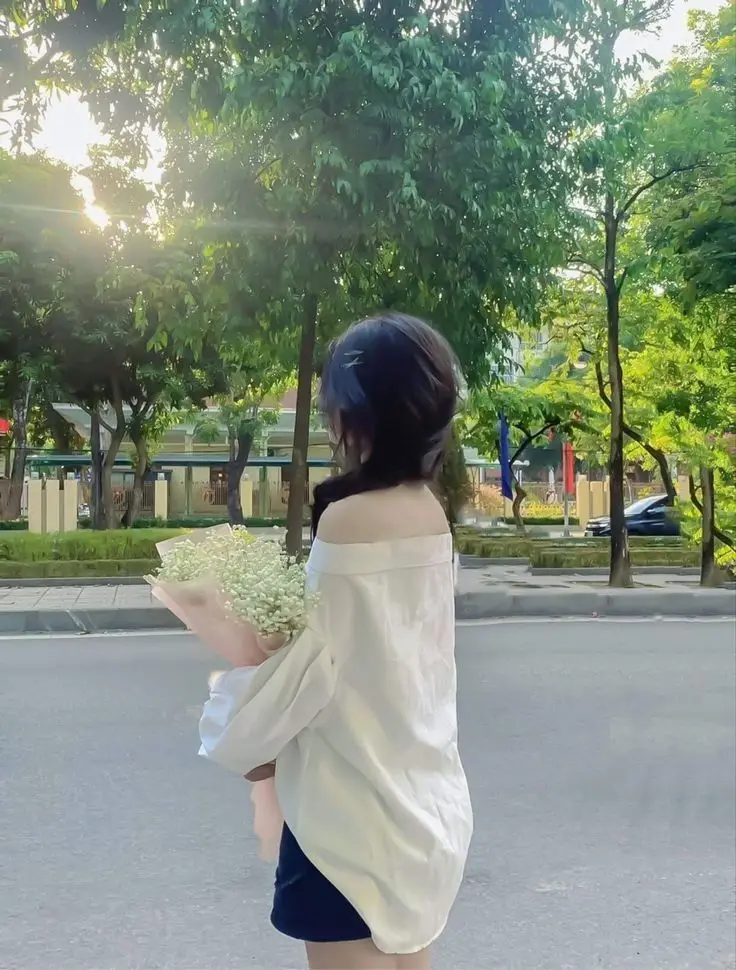 Ảnh Gái Xinh Chụp Sau Lưng - Bộ Ảnh Thể Hiện Phong Cách 19