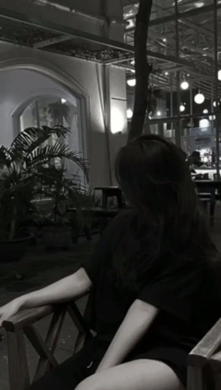 Ảnh Gái Xinh Chụp Sau Lưng - Bộ Ảnh Thể Hiện Phong Cách 24