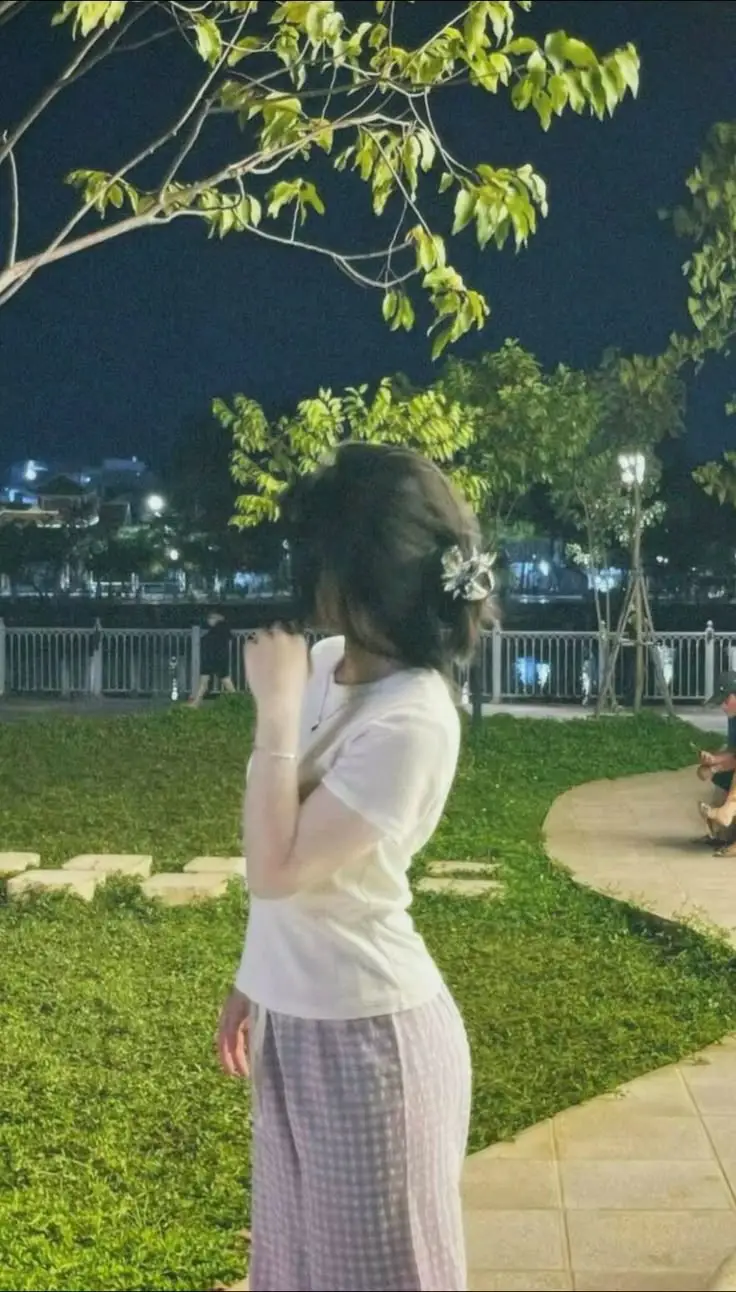 Ảnh Gái Xinh Chụp Sau Lưng - Bộ Ảnh Thể Hiện Phong Cách 25