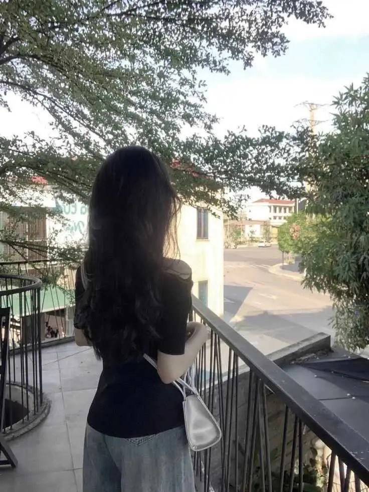 Ảnh Gái Xinh Chụp Sau Lưng - Bộ Ảnh Thể Hiện Phong Cách 30