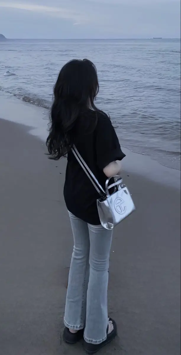 Ảnh Gái Xinh Chụp Sau Lưng - Bộ Ảnh Thể Hiện Phong Cách 32