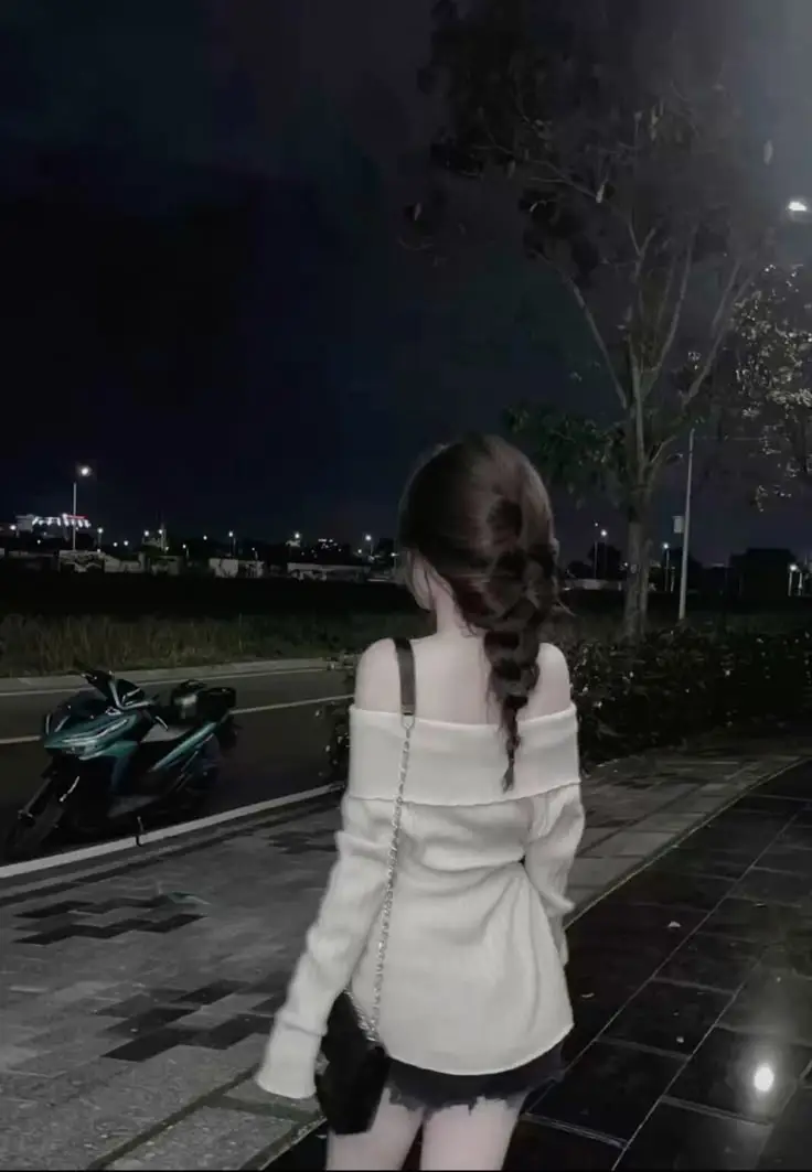 Ảnh Gái Xinh Chụp Sau Lưng - Bộ Ảnh Thể Hiện Phong Cách 34