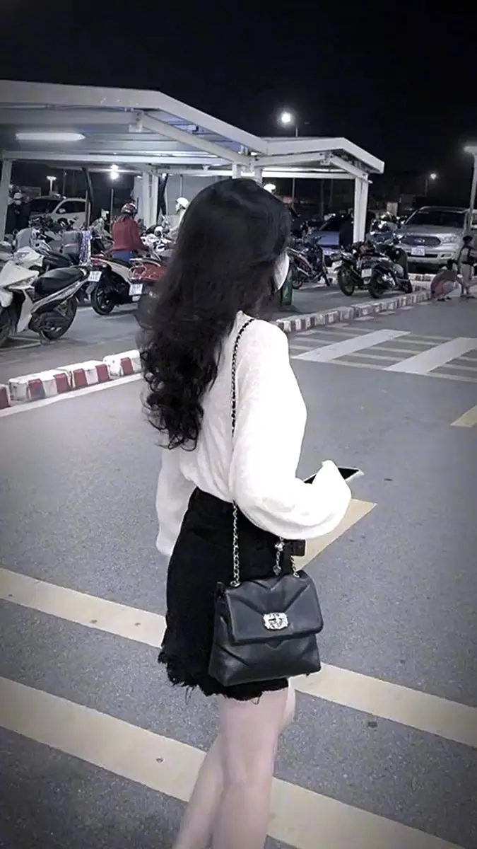 Ảnh Gái Xinh Chụp Sau Lưng - Bộ Ảnh Thể Hiện Phong Cách 37