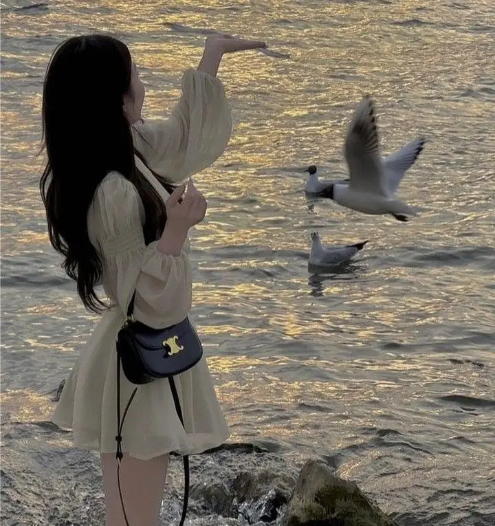 Ảnh Gái Xinh Chụp Sau Lưng - Bộ Ảnh Thể Hiện Phong Cách 38