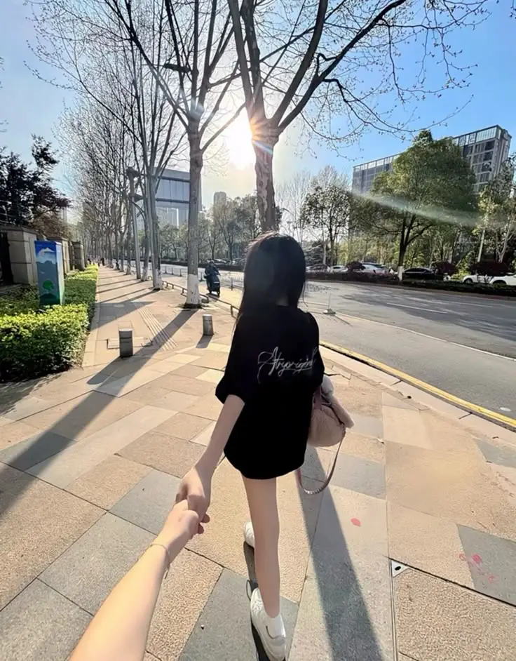 Ảnh Gái Xinh Chụp Sau Lưng - Bộ Ảnh Thể Hiện Phong Cách 39