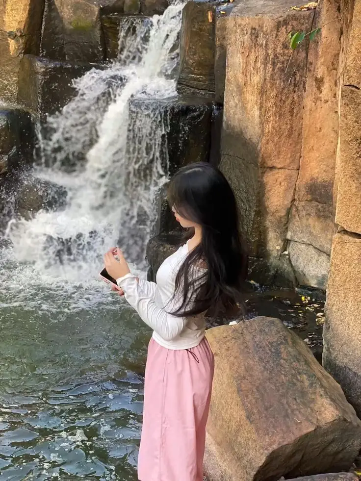 Ảnh Gái Xinh Chụp Sau Lưng - Bộ Ảnh Thể Hiện Phong Cách 42