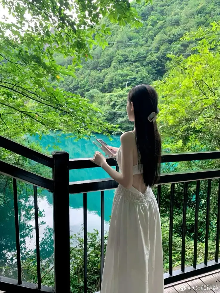 Ảnh Gái Xinh Chụp Sau Lưng - Bộ Ảnh Thể Hiện Phong Cách 46