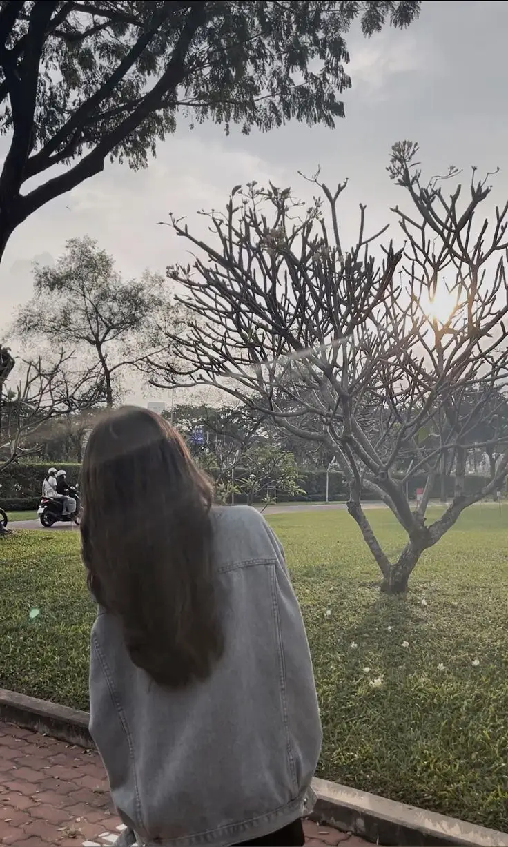 Ảnh Gái Xinh Chụp Sau Lưng - Bộ Ảnh Thể Hiện Phong Cách 57