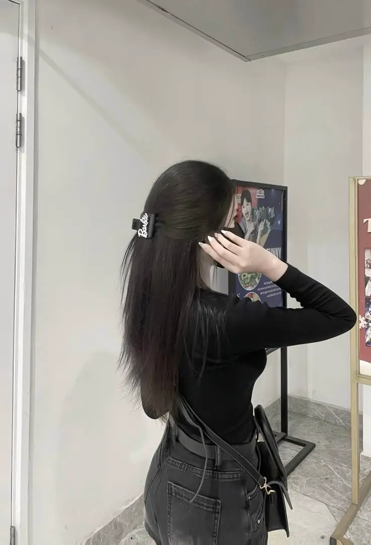 Ảnh Gái Xinh Chụp Sau Lưng - Bộ Ảnh Thể Hiện Phong Cách 58