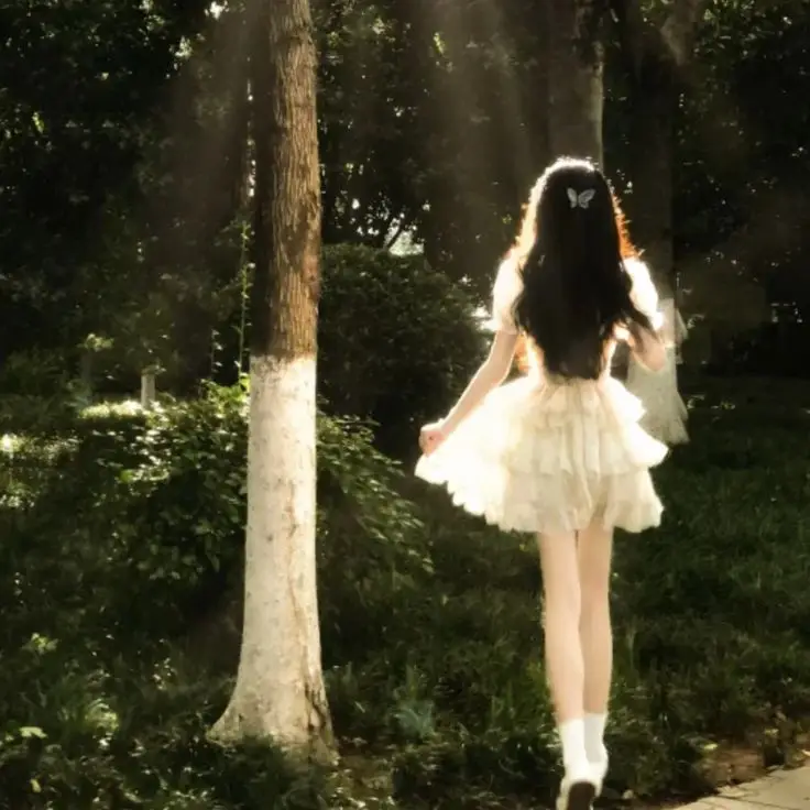 Ảnh Gái Xinh Chụp Sau Lưng - Bộ Ảnh Thể Hiện Phong Cách 59