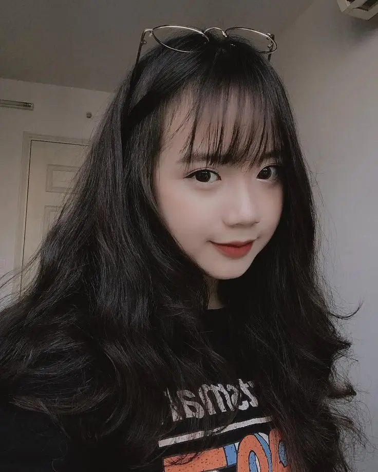 Ảnh Gái Xinh Đeo Kính: Phong Cách Thời Trang Được Yêu Thích 44