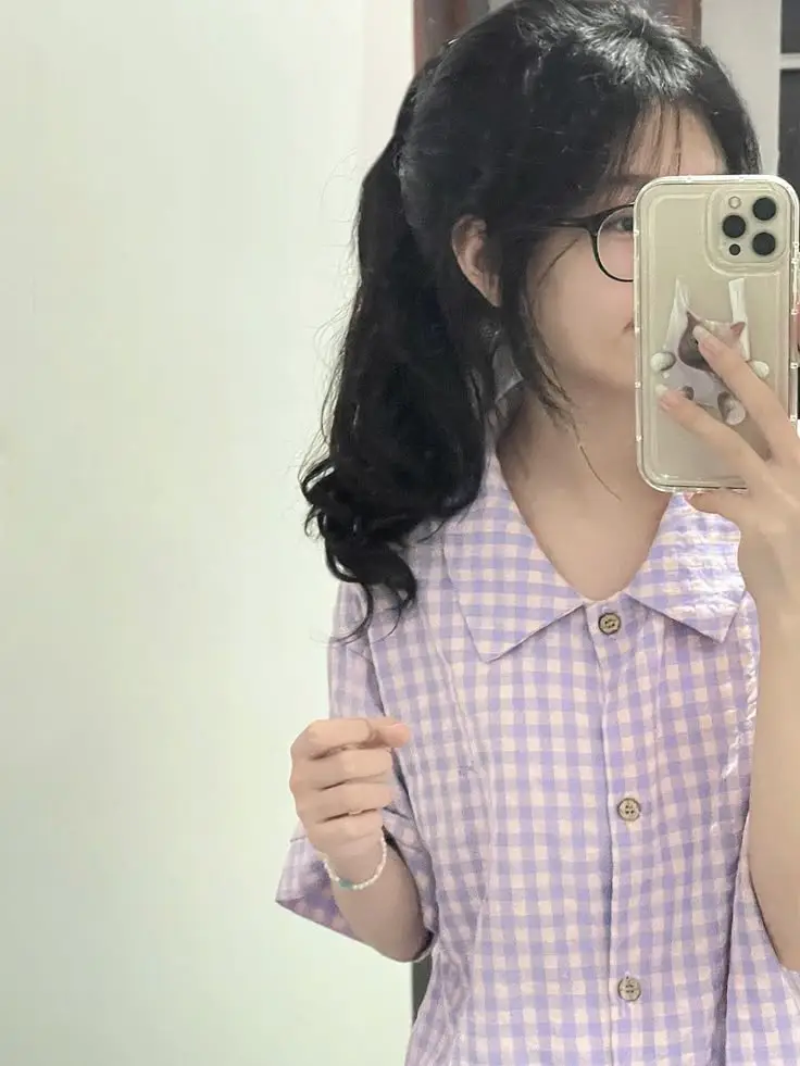 Ảnh Gái Xinh Đeo Kính: Phong Cách Thời Trang Được Yêu Thích 60