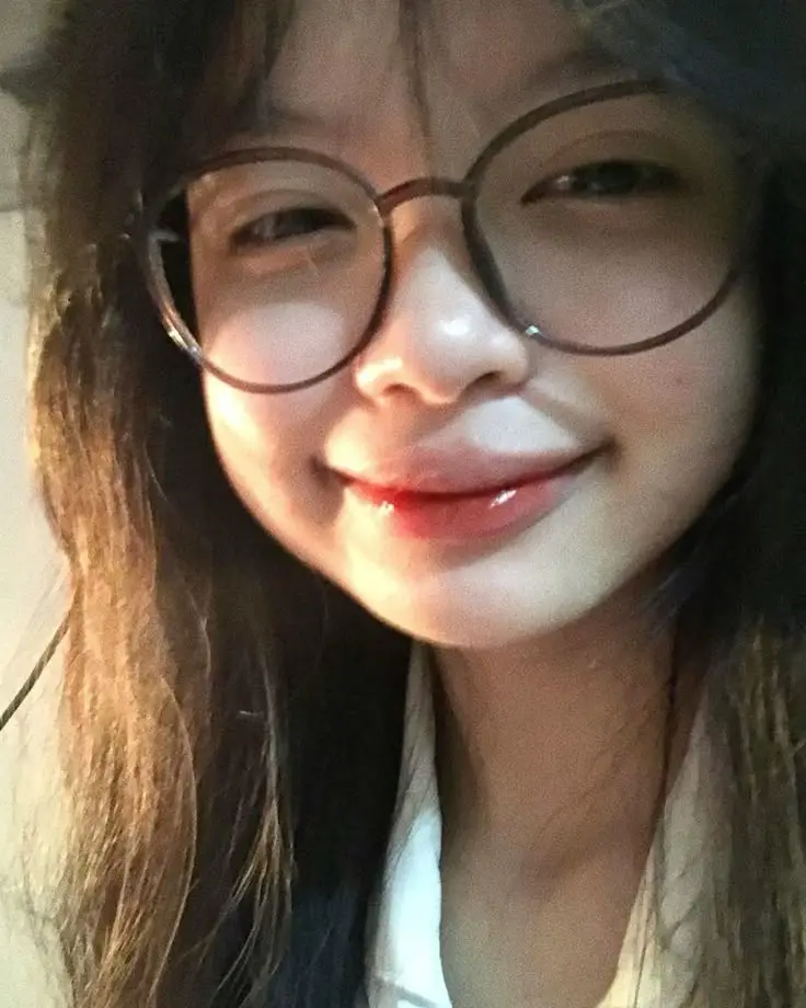 Ảnh Gái Xinh Đeo Mắt Kính Cute 2