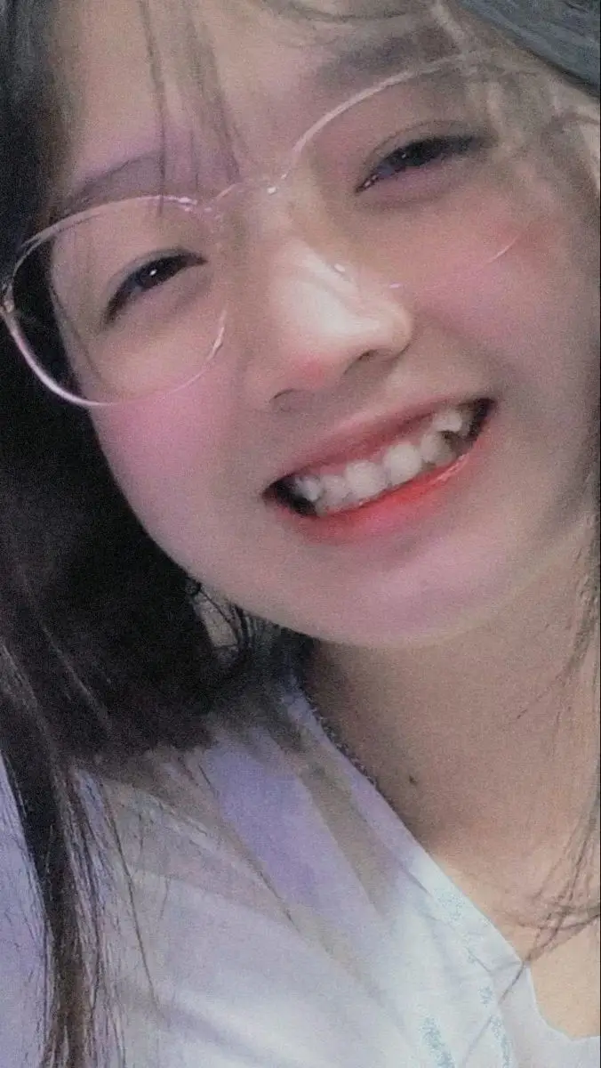 Ảnh Gái Xinh Đeo Mắt Kính Cute 7