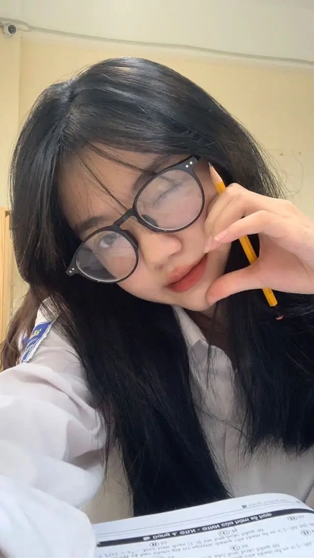 Ảnh Gái Xinh Đeo Mắt Kính Cute 15