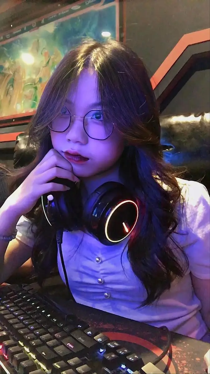 Ảnh Gái Xinh Đeo Mắt Kính Cute 18