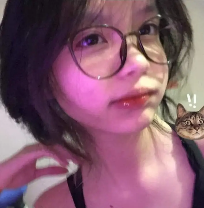 Ảnh Gái Xinh Đeo Mắt Kính Cute 26