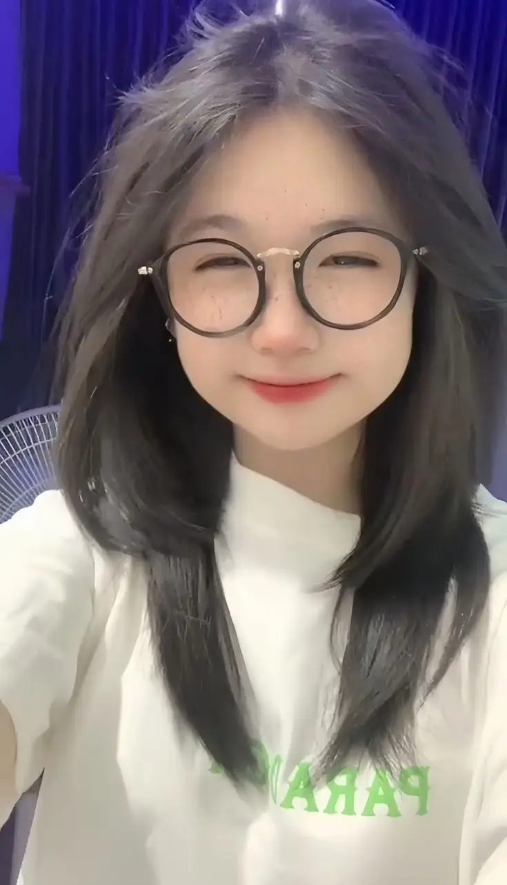 Ảnh Gái Xinh Đeo Mắt Kính Cute 36