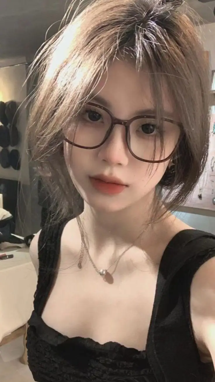 Ảnh Gái Xinh Đeo Mắt Kính Cute 40