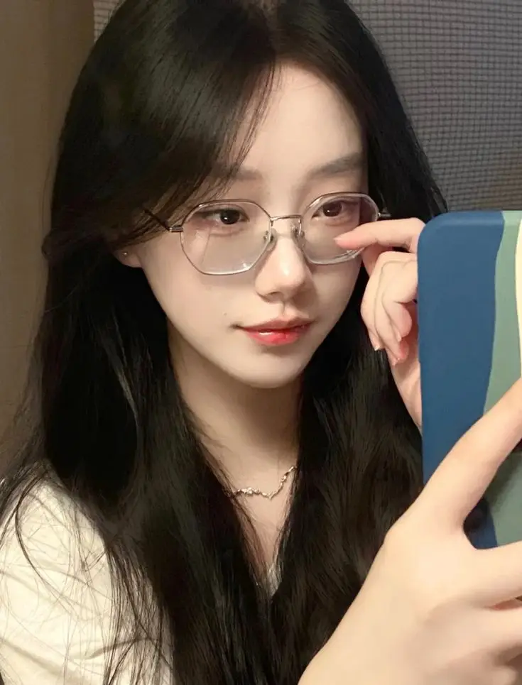 Ảnh Gái Xinh Đeo Mắt Kính Cute 43