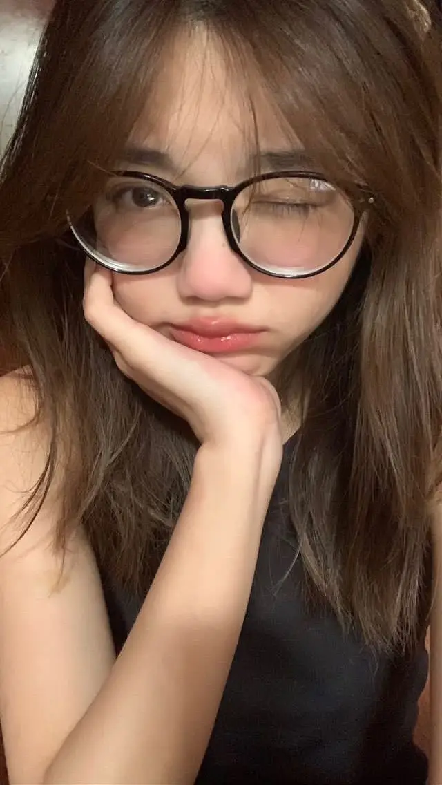 Ảnh Gái Xinh Đeo Mắt Kính Cute 52