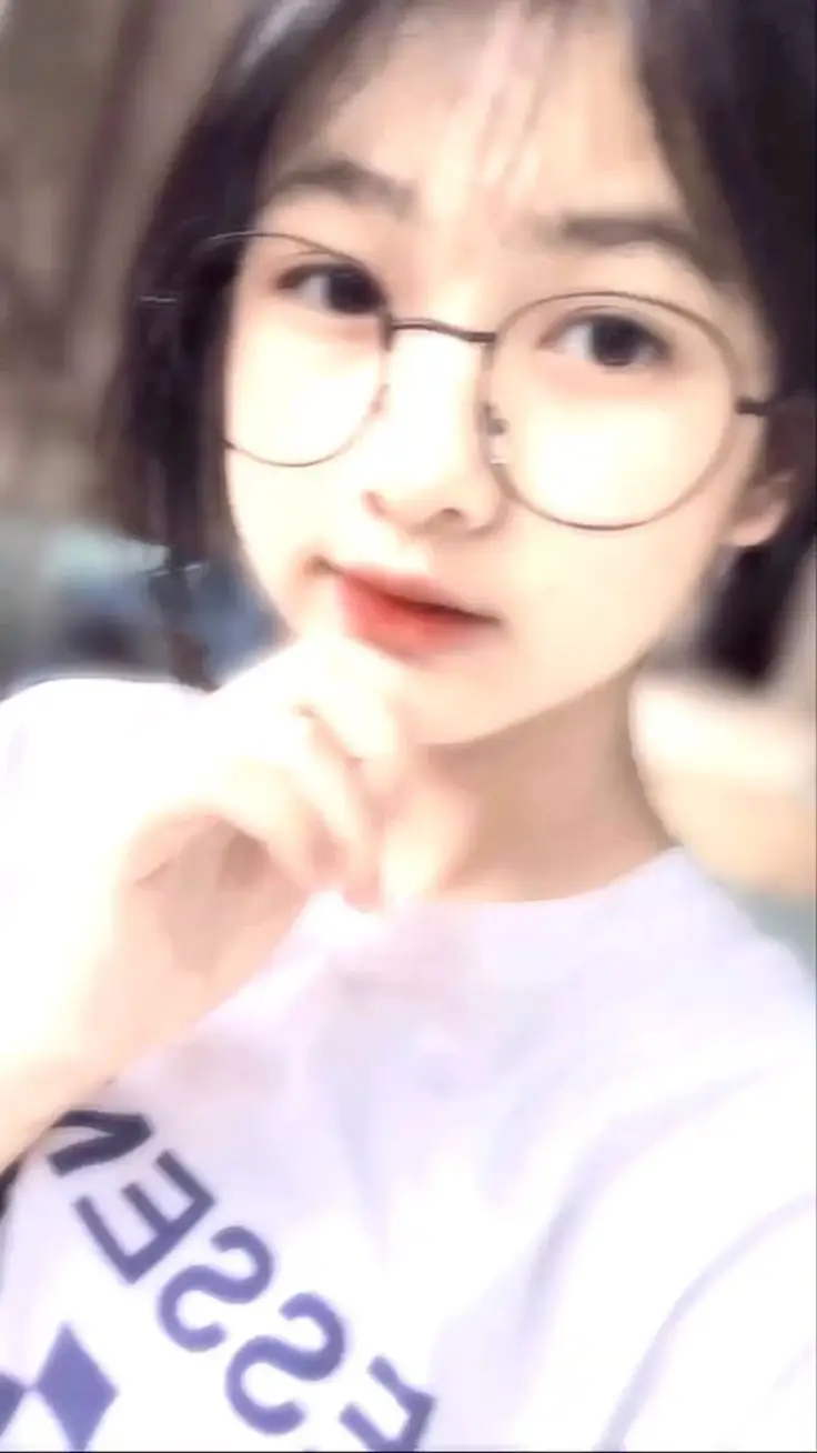 Ảnh Gái Xinh Đeo Mắt Kính Cute 54