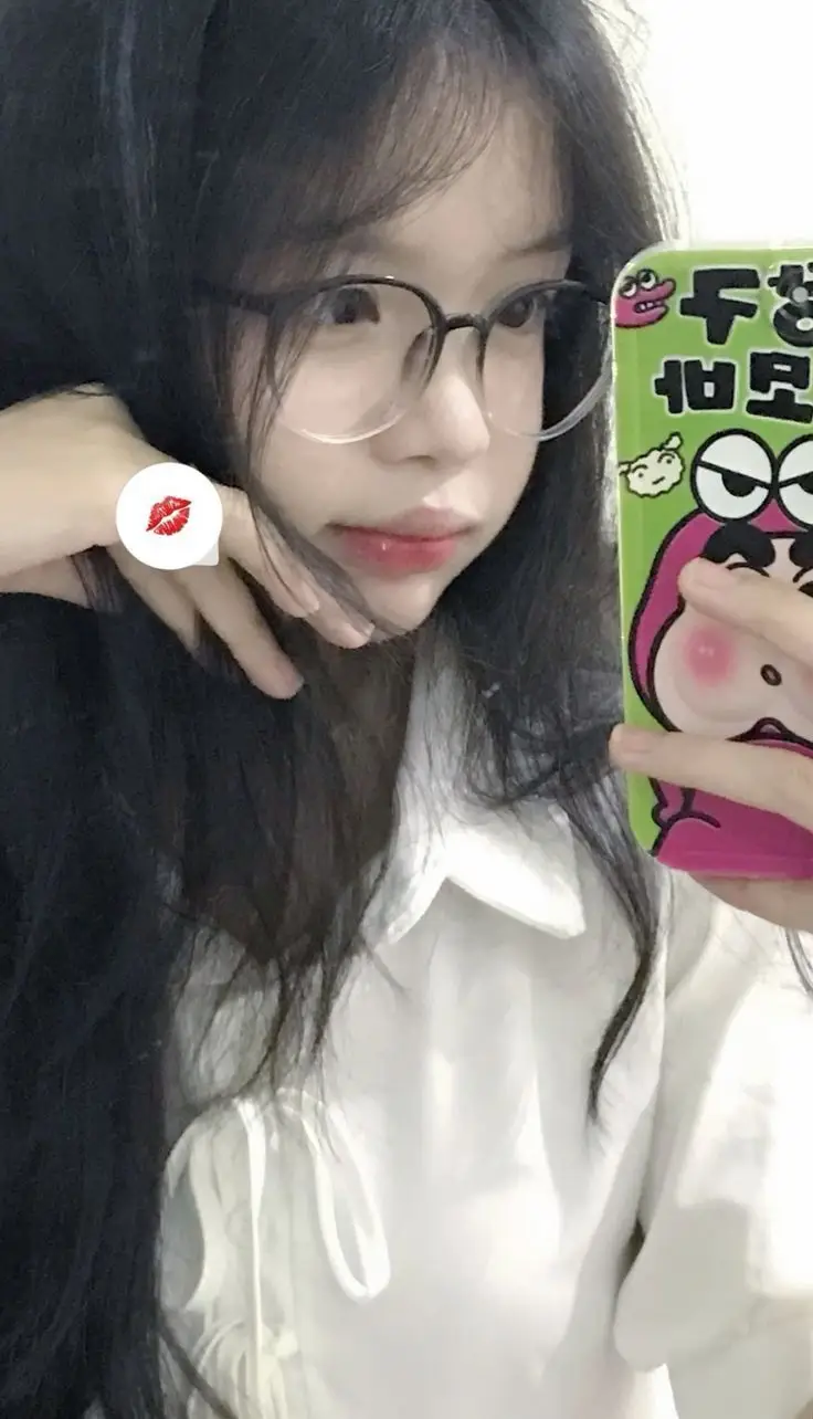 Ảnh Gái Xinh Đeo Mắt Kính Cute 56