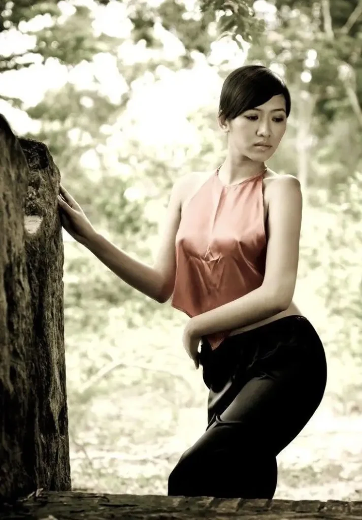 Ảnh Gái Xinh Hở Ngực Gây Bão Mạng Xã Hội 51