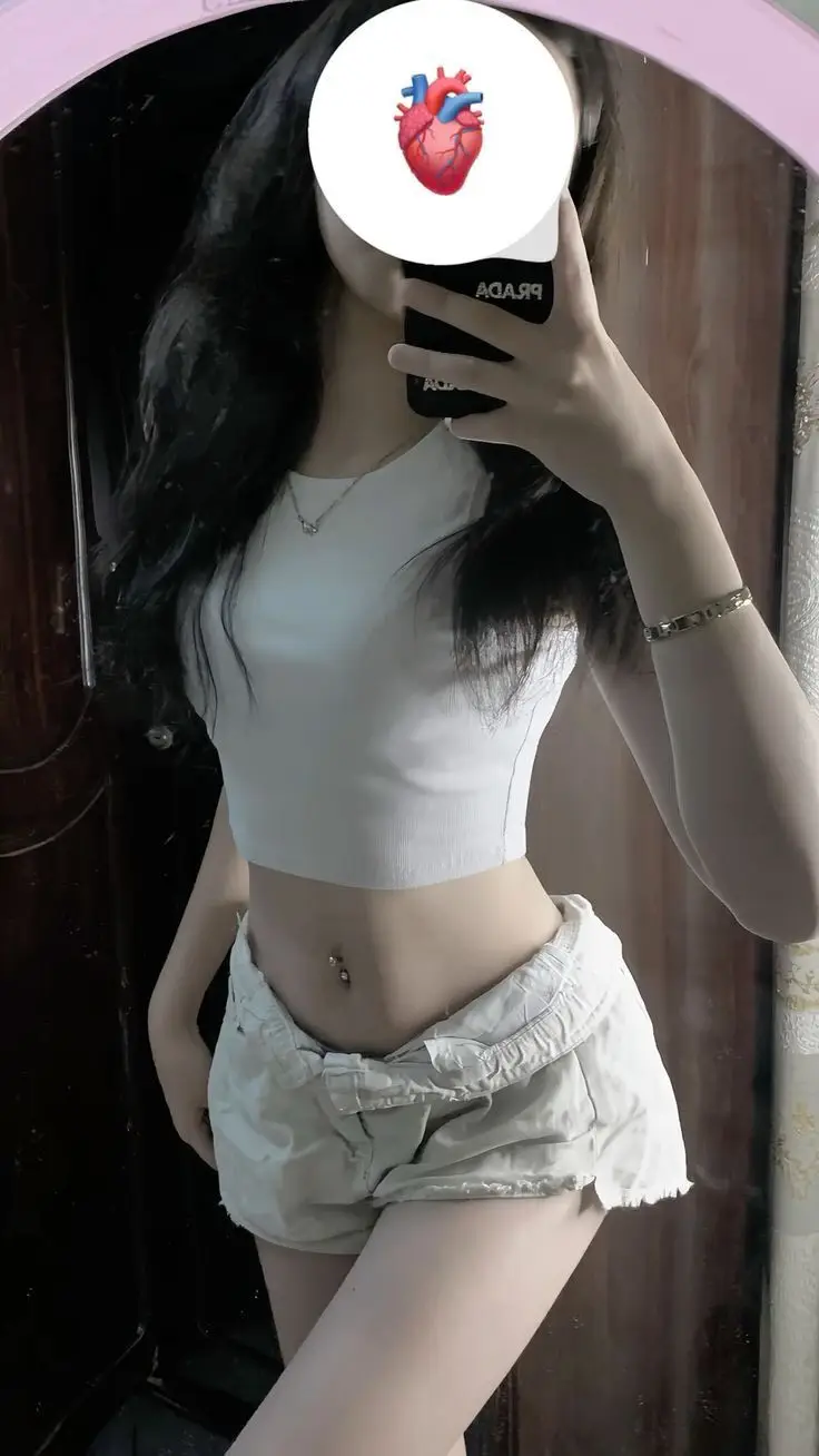 Ảnh Gái Xinh Khoe Body: Tự Tin Nổi Bật Trong Mọi Khung Hình 1