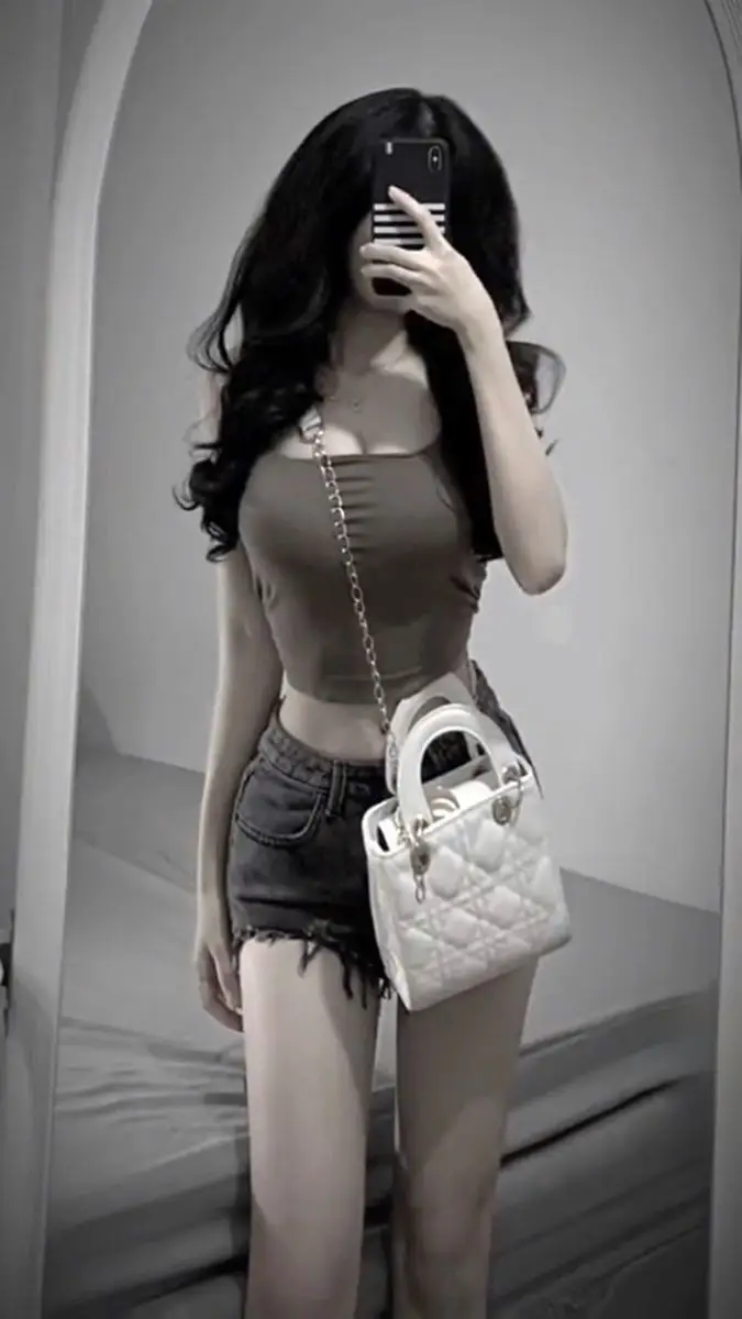 Ảnh Gái Xinh Khoe Body: Tự Tin Nổi Bật Trong Mọi Khung Hình 32