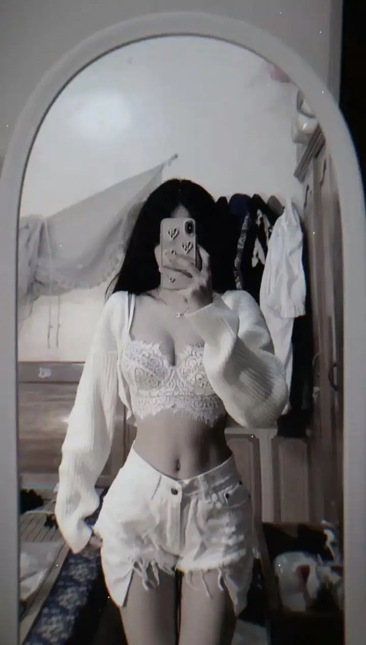 Ảnh Gái Xinh Khoe Body: Tự Tin Nổi Bật Trong Mọi Khung Hình 37