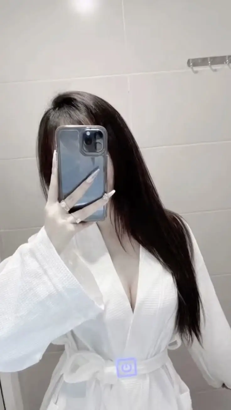 Ảnh Gái Xinh Khoe Body: Tự Tin Nổi Bật Trong Mọi Khung Hình 50