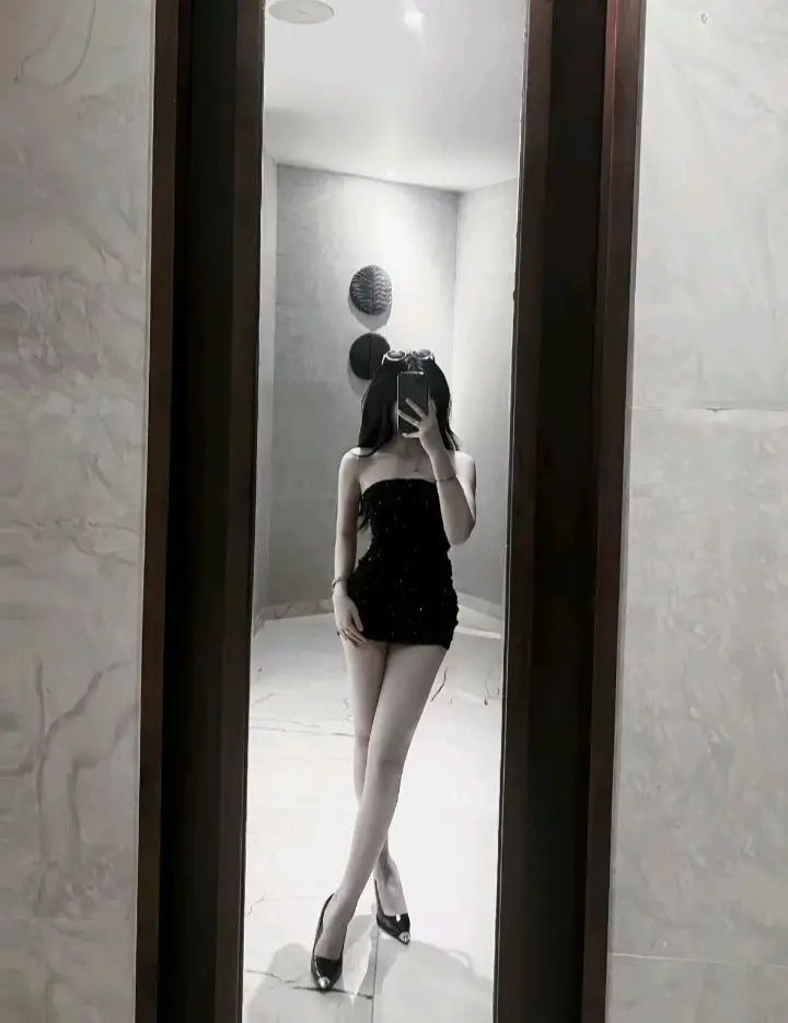 Ảnh Gái Xinh Khoe Body: Tự Tin Nổi Bật Trong Mọi Khung Hình 55