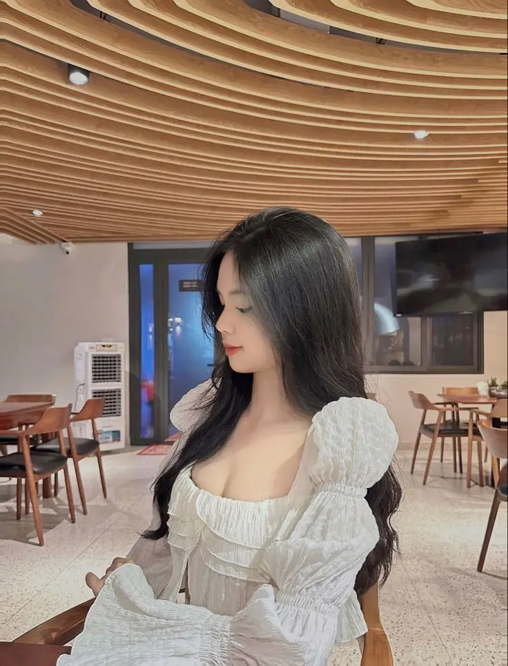 Ảnh Gái Xinh Khoe Thân - Những Khoảnh Khắc Tự Tin Và Gợi Cảm 22