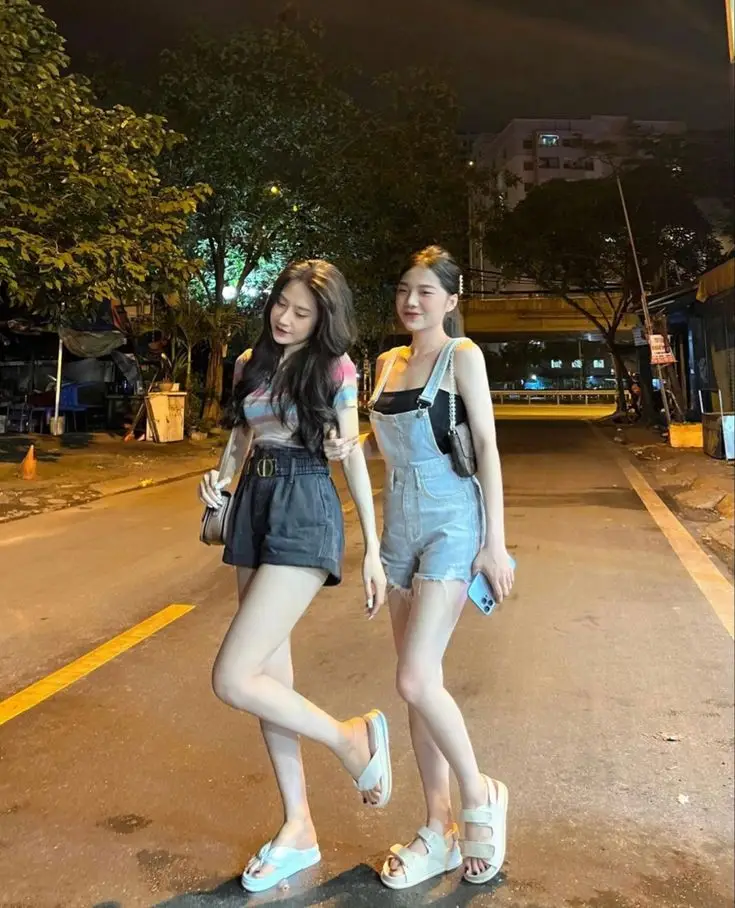 Ảnh Gái Xinh Khoe Thân - Những Khoảnh Khắc Tự Tin Và Gợi Cảm 52