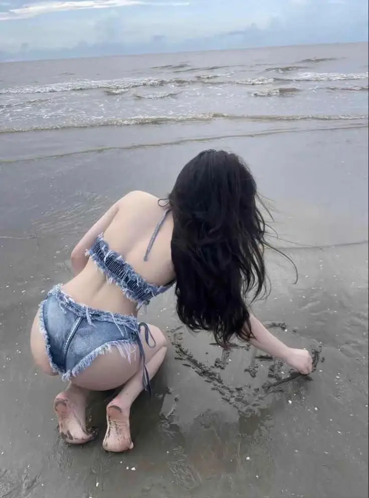 Ảnh Gái Xinh Mặc Bikini Đẹp Nhất Năm 18