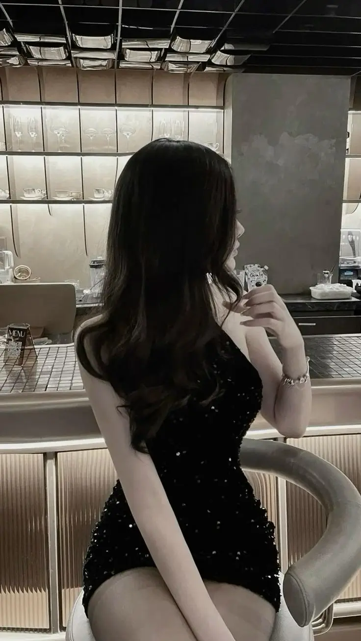 Ảnh gái xinh mặc váy nữ tính và duyên dáng 9