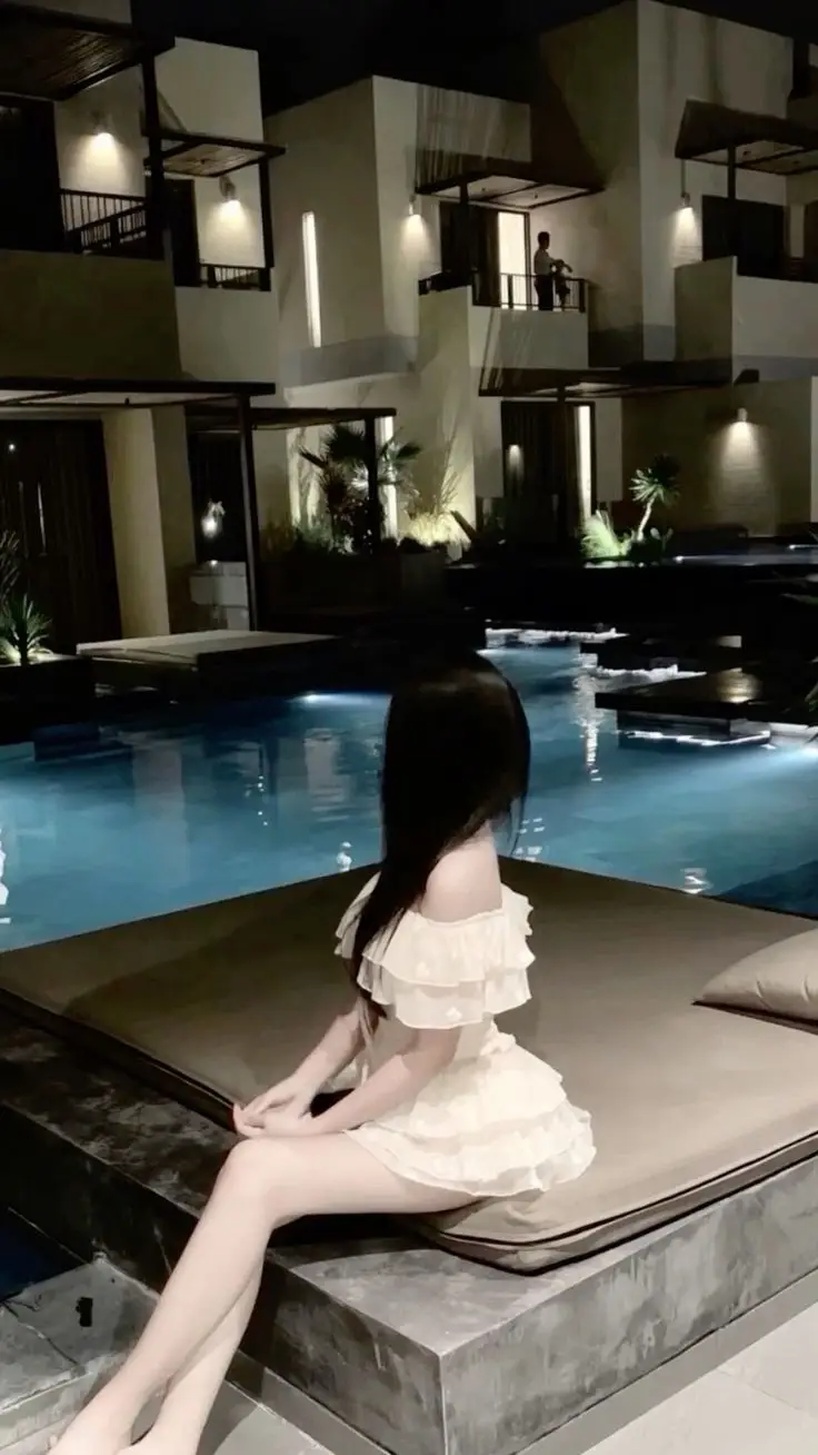 Ảnh gái xinh mặc váy nữ tính và duyên dáng 12