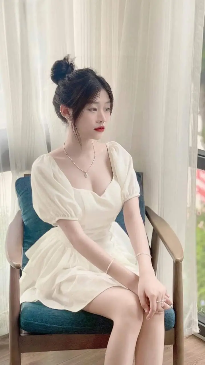 Ảnh gái xinh mặc váy nữ tính và duyên dáng 24