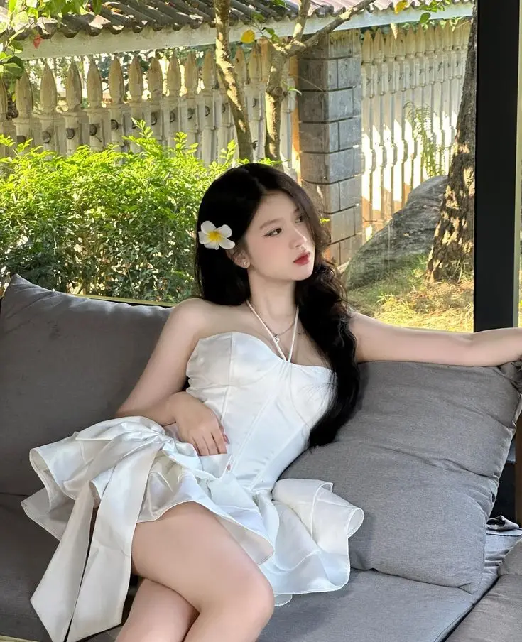 Ảnh gái xinh mặc váy nữ tính và duyên dáng 43