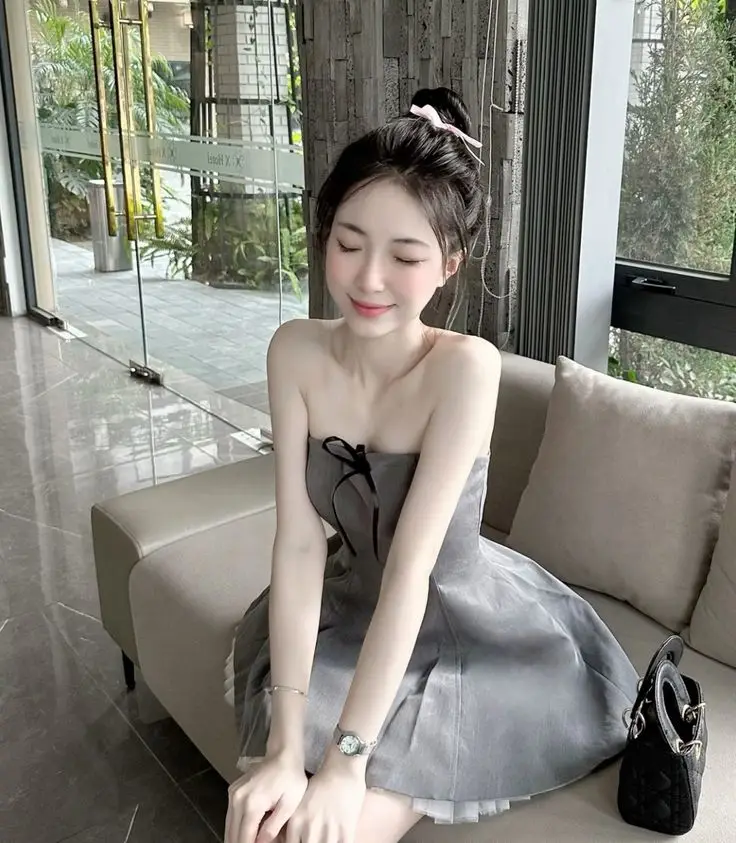 Ảnh gái xinh mặc váy nữ tính và duyên dáng 48