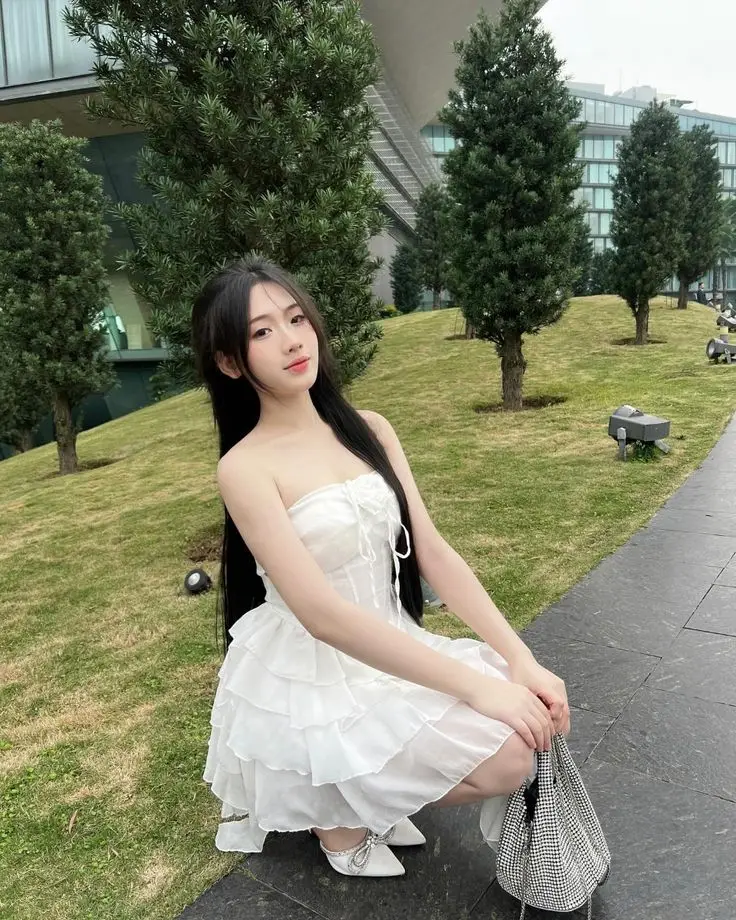 Ảnh gái xinh mặc váy nữ tính và duyên dáng 53