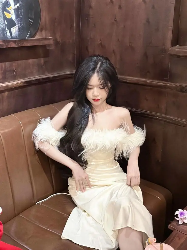 Ảnh gái xinh mặc váy nữ tính và duyên dáng 55